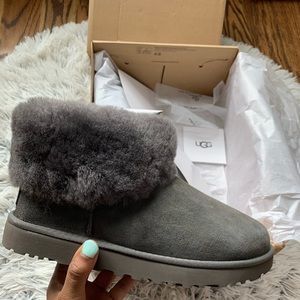 Classic mini fluff Uggs